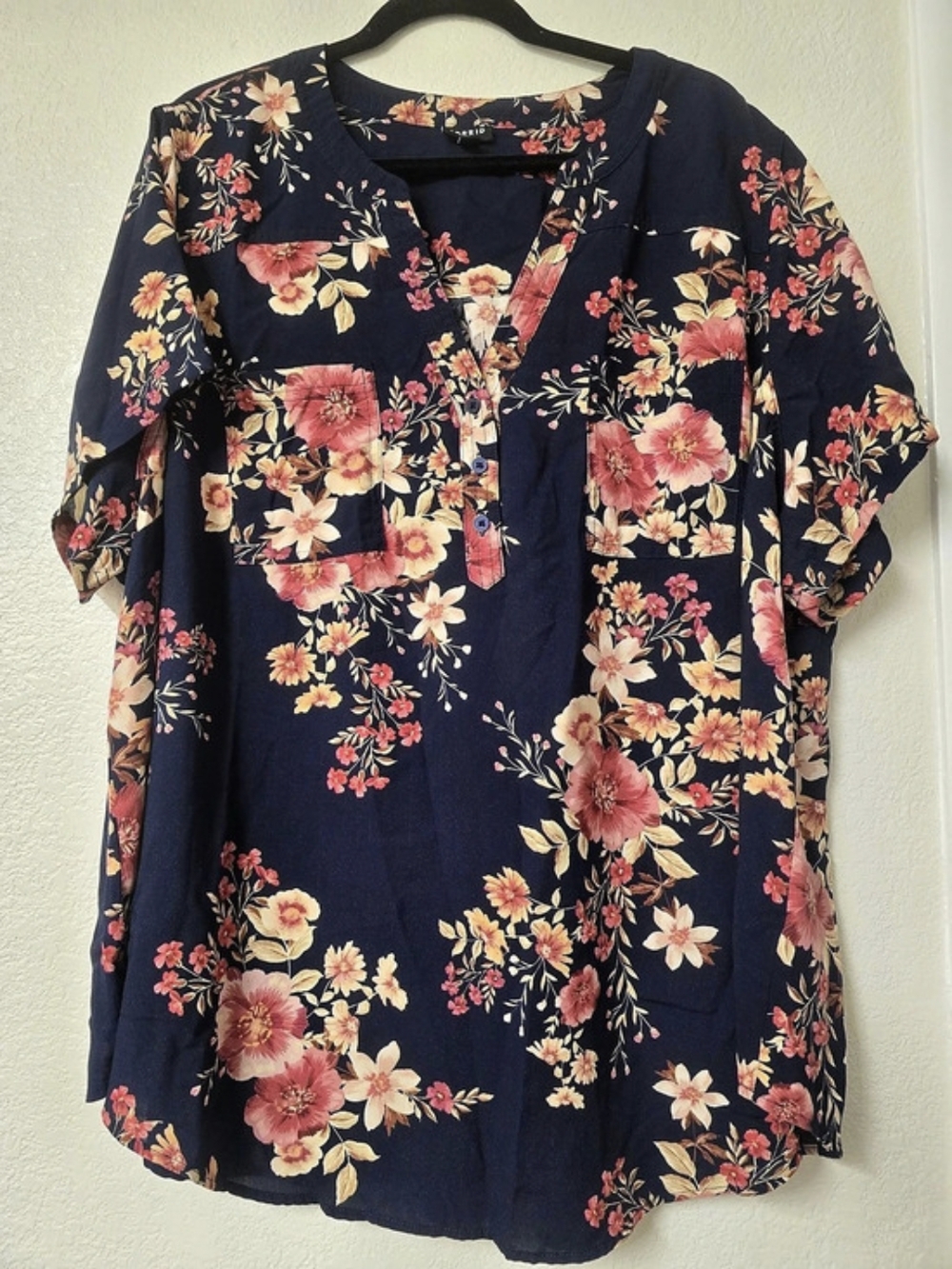 TORRID Floral Blouse in Blue & Pink Size 4 Like New